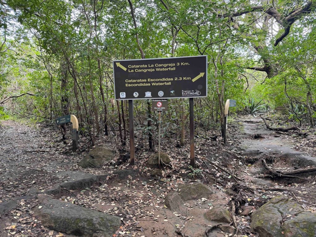 trail signs to waterfalls
